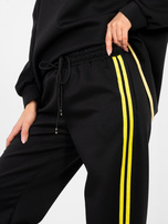 Czarny damski komplet ze spodniami typu jogger RUE PARIS 