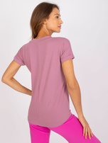 Brudnoróżowy t-shirt z dekoltem w serek Severine 