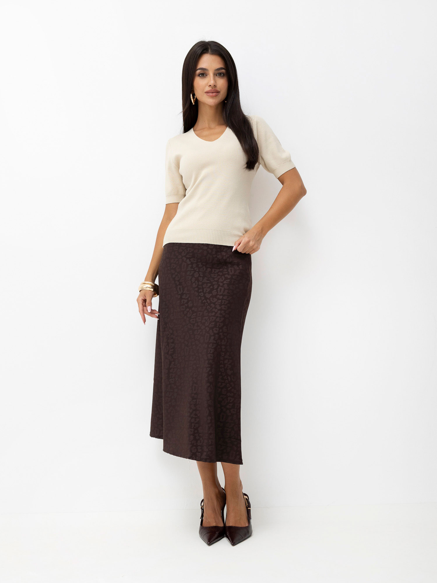 Helle beige Damen Basic Pullover mit V-Ausschnitt.