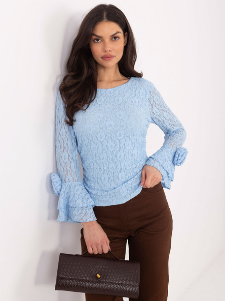 Jasnoniebieska bluzka z ozdobnymi różami