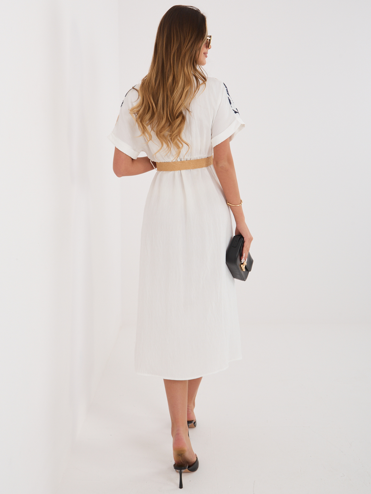 Granatowa midi sukienka z krótkim rękawem