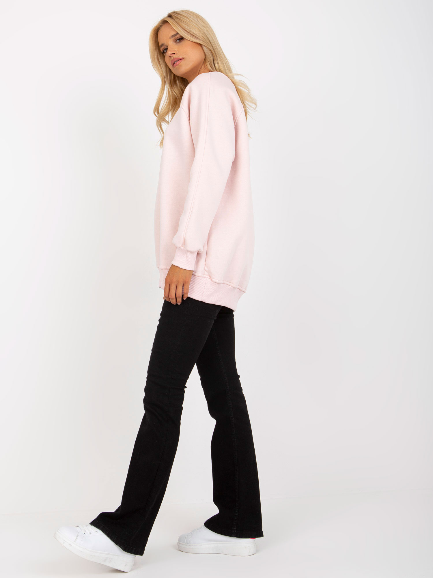 Hurtownia Jasnoróżowa dresowa bluza basic bez kaptura