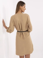Camelowa asymetryczna sukienka koszulowa Stella