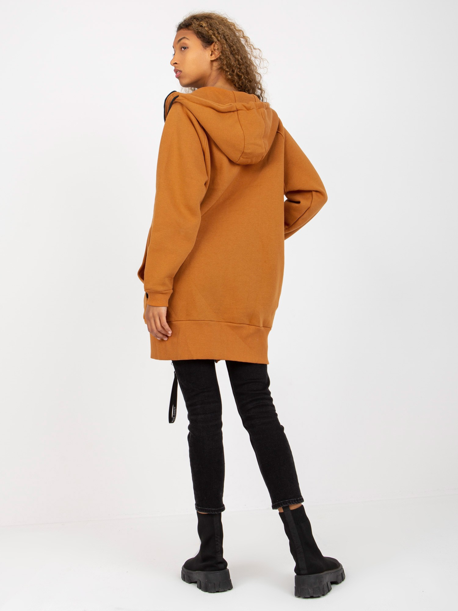 Jasnobrązowa rozpinana bluza basic z kieszeniami RUE PARIS