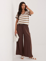 Brązowa bluzka z naszywką w kształcie serca 