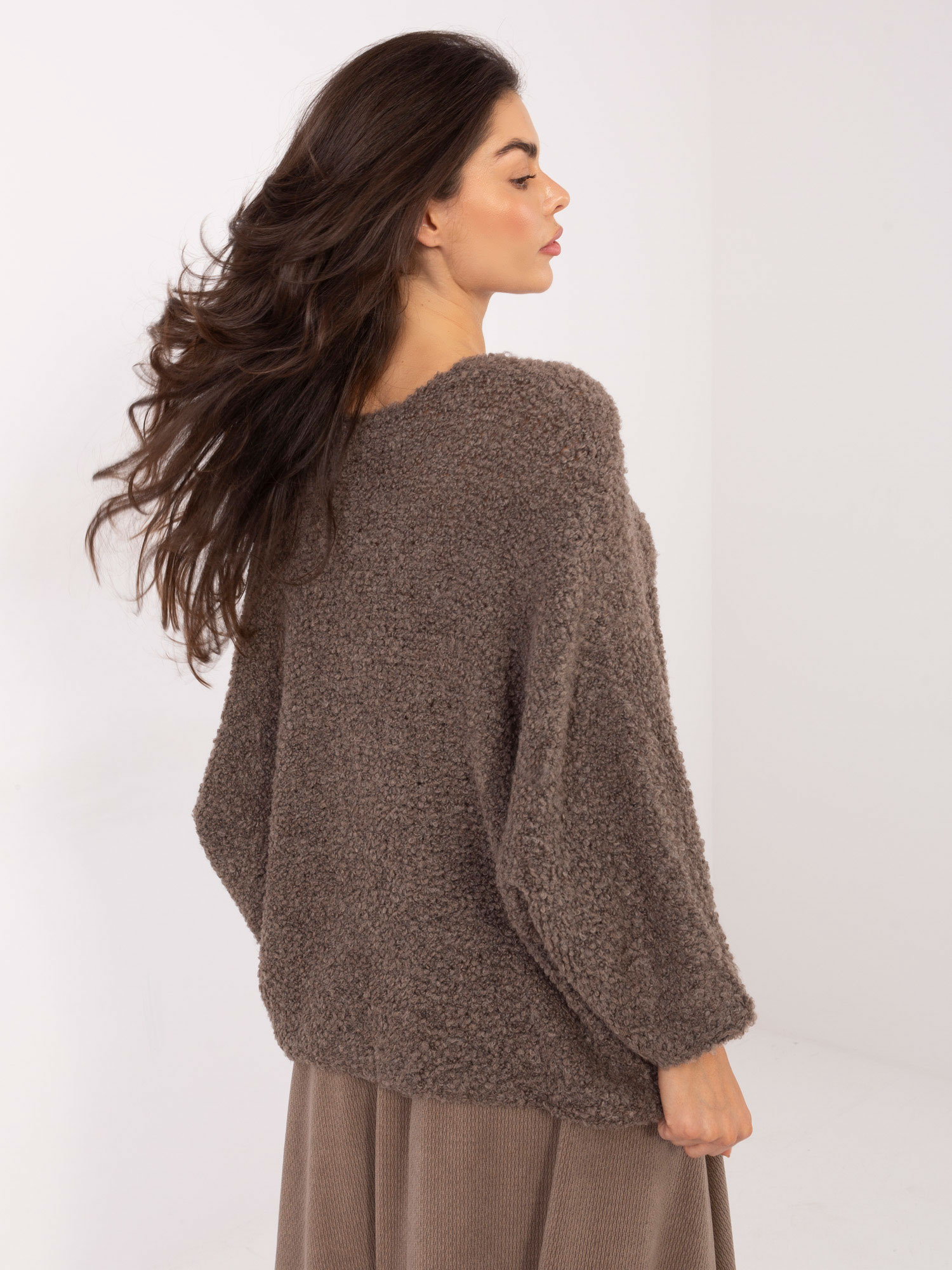Sweter ciemny bezowy