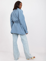 Niebieski krótki płaszcz z paskiem 