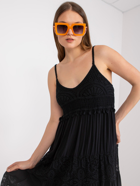 Czarna rozkloszowana sukienka na ramiączkach z koronką OCH BELLA