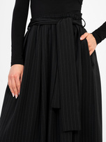 Czarna elegancka spódnica z wszytym paskiem