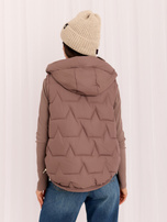 Béžová zimná čiapka beanie v prúžku.