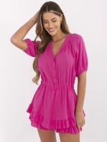 Fuksjowy muślinowy kombinezon o kroju sukienki