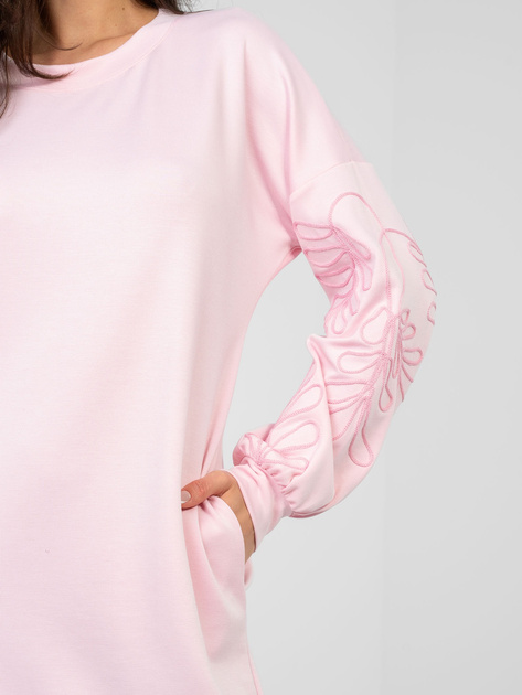 Pastelowa różowa dresowa sukienka z haftem RUE PARIS