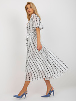 Hurt schwarz-weiße ausgestellte Kleid mit Rüsche.