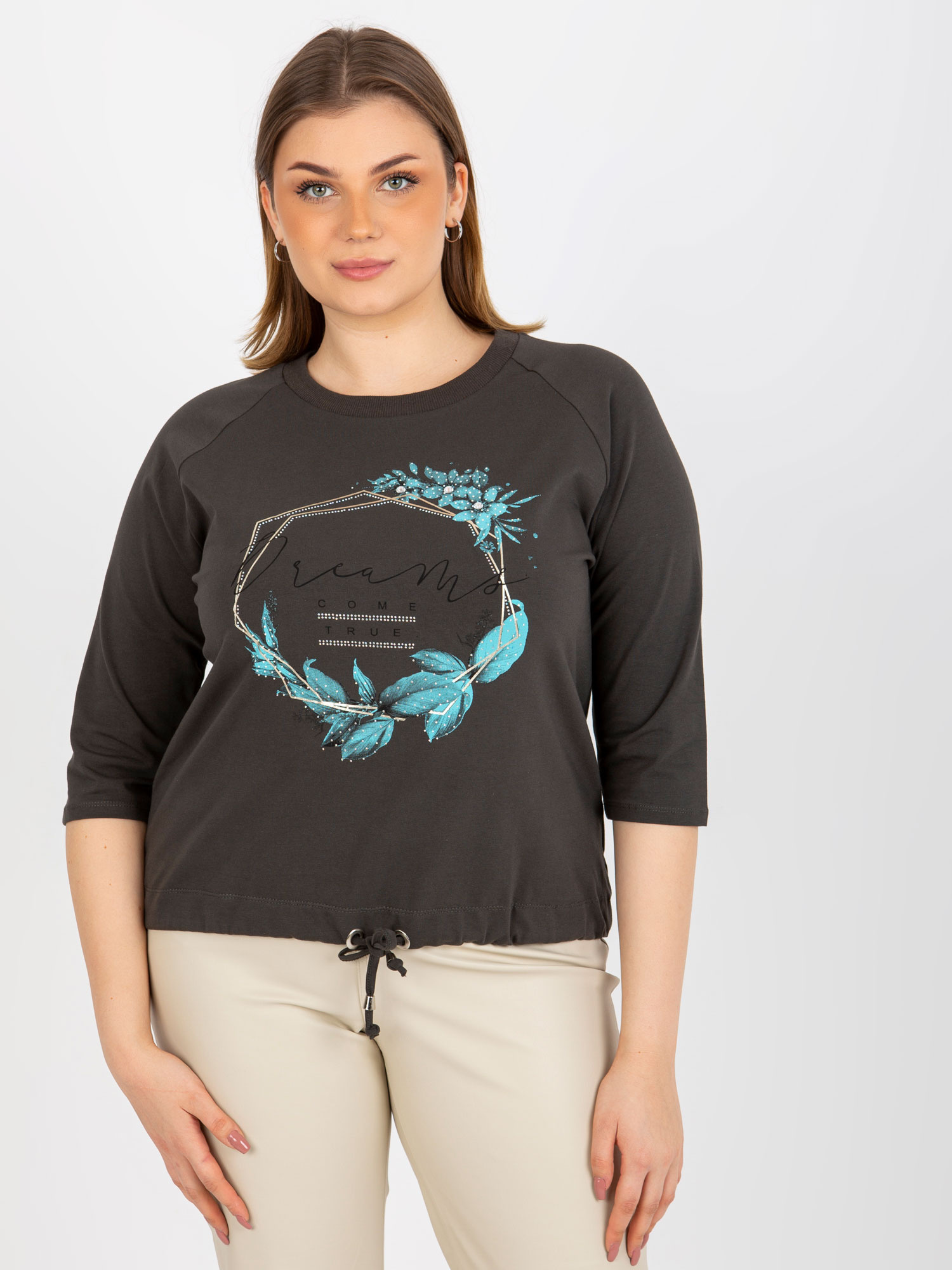 Khaki bluzka plus size z nadrukiem i dżetami