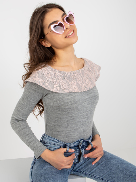 Hurt Szaro-jasnoróżowa bluzka z koronkowym wykończeniem