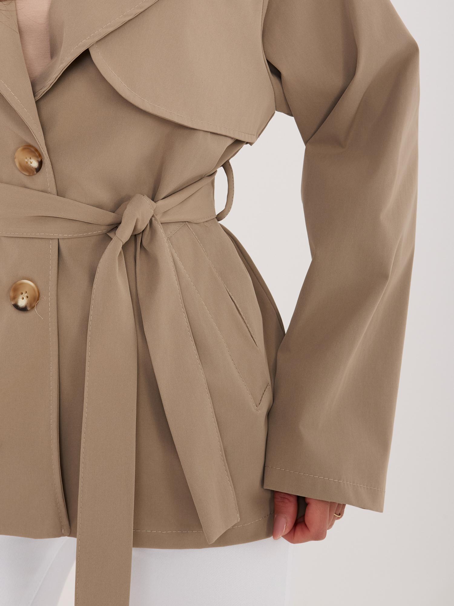 Ciemnobeżowy dwurzędowy płaszcz z paskiem RUE PARIS 