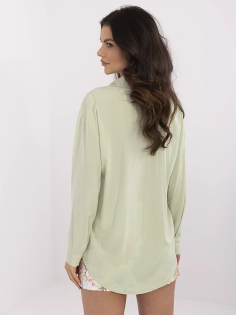 Pistacjowa damska koszula o luźnym kroju