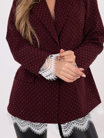 Burgundowa elegancka marynarka z białą koronką