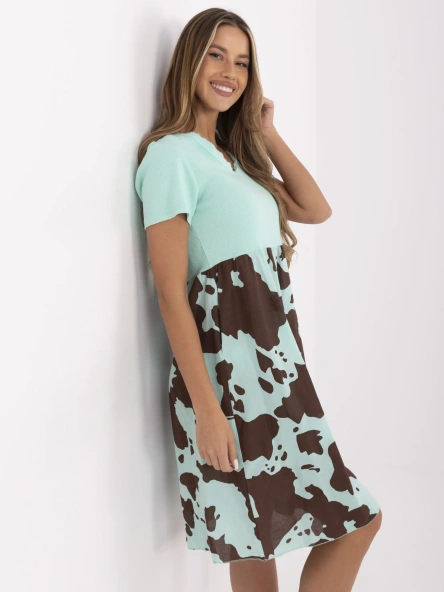 Miętowa letnia sukienka z prążkowaną górą