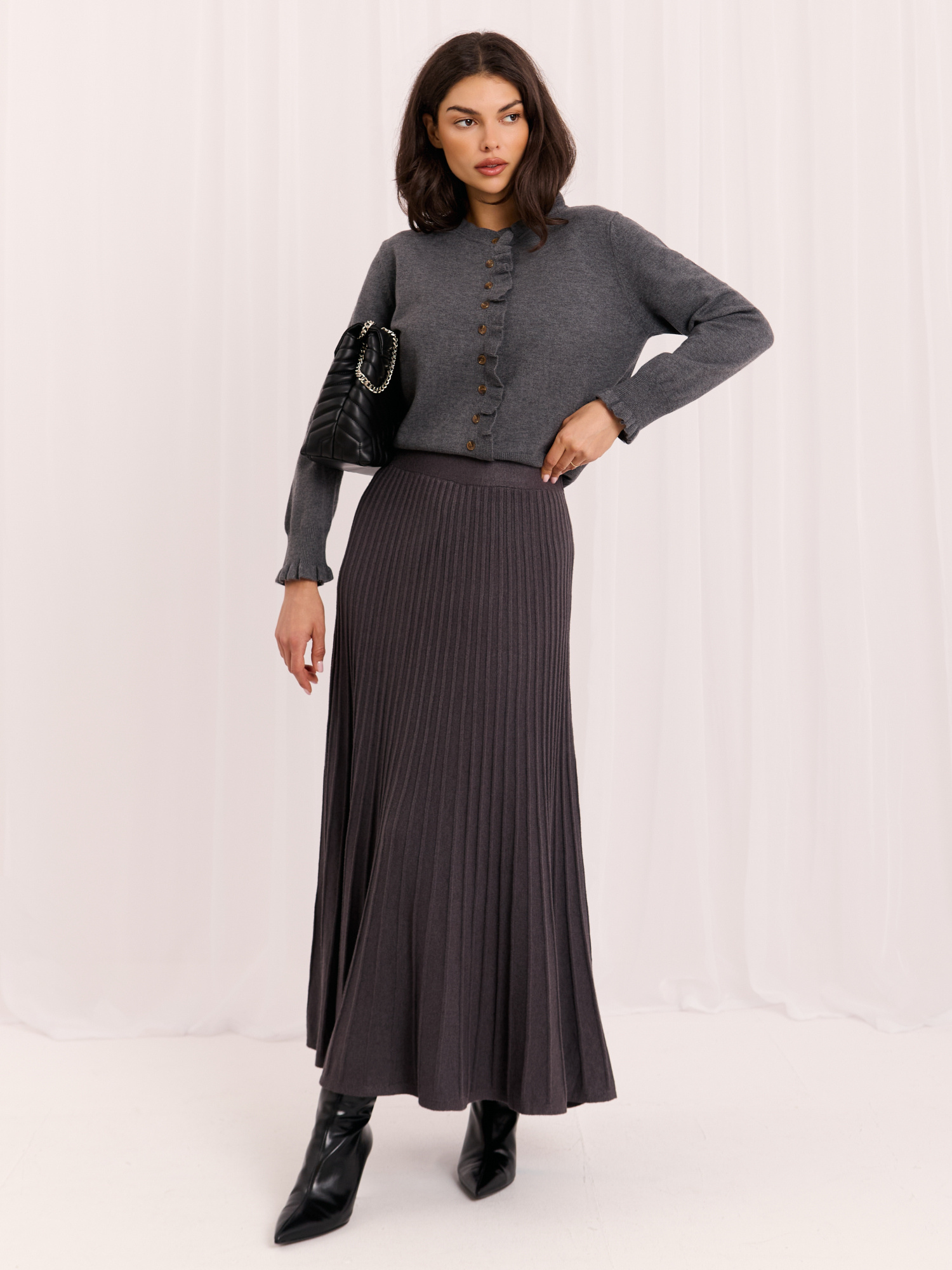 Dark gray knitted skirt with pleats.