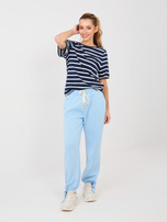 Jasnoniebieskie dresowe spodnie wiązane w kostce