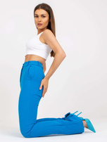 Biały prążkowany crop top basic z zamkiem RUE PARIS