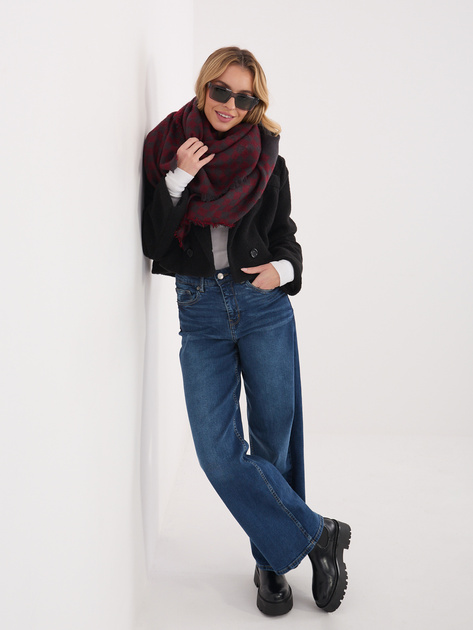 Szaro-czerwony szal w geometryczny wzór