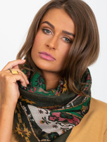 Khaki-Tuch mit folkloristischem Druck.