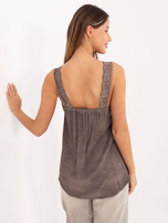 Ciemnobeżowy damski top z efektem sprania