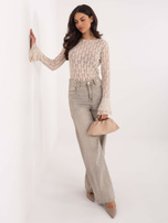 Jasnobeżowa bluzka z rękawem typu dzwon