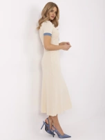 Jasnobeżowa dzianinowa sukienka z jeansowymi wstawkami