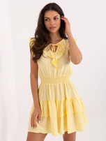 Jasnożółta krótka sukienka na lato