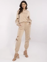 Beżowy dwuczęściowy komplet damski z wycięciami