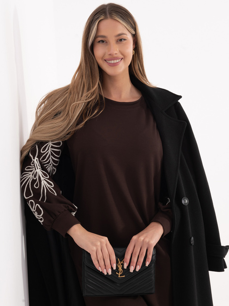 Czekoladowa sukienka z haftem na rękawach RUE PARIS