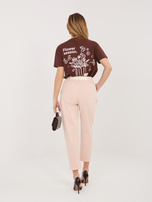 Jasnoróżowe sztruksowe spodnie cygaretki z paskiem