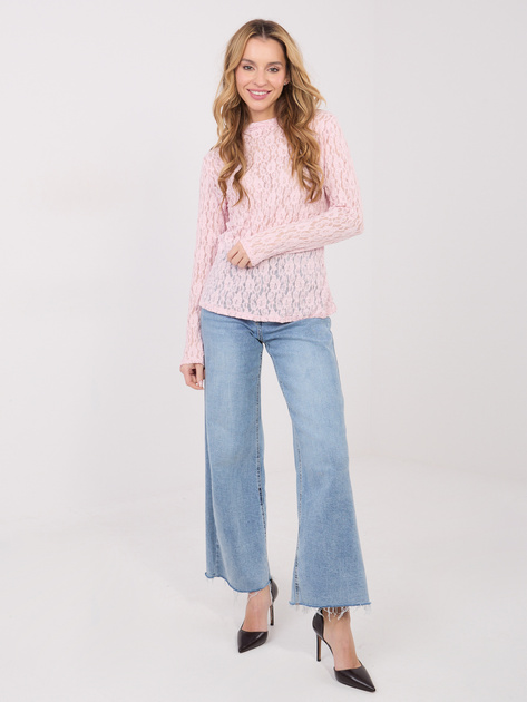 Jasnoróżowa koronkowa bluzka z dekoltem w łódkę