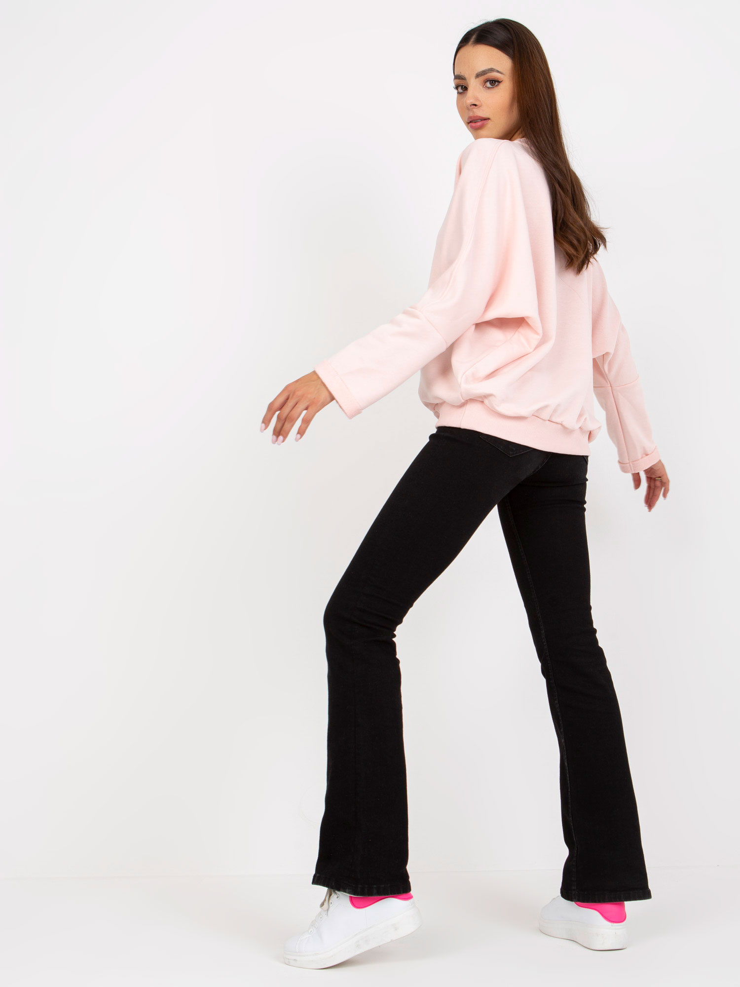 Jasnoróżowa damska bluza basic o kroju oversize RUE PARIS