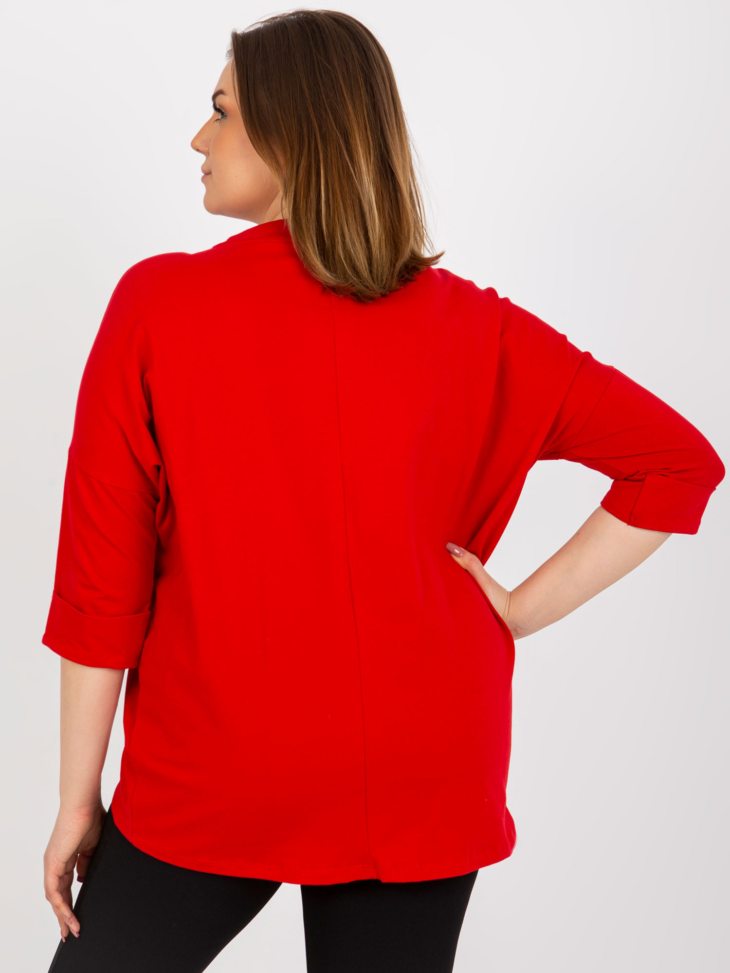 Didmeninė raudona bluzonė plus size su perliukais ir 3/4 rankovėmis.