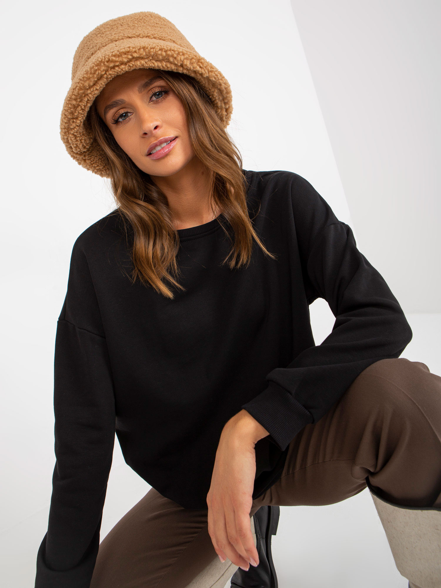 Czarna długa bluza basic z kieszeniami