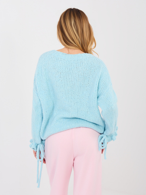 Pastelowy niebieski sweter z domieszką wełny