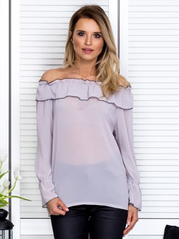 Graue Chiffonbluse im Spanierstil.