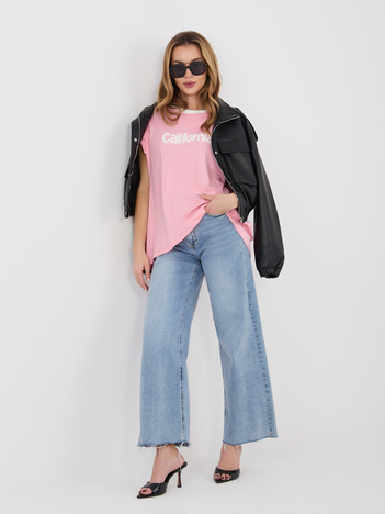 Pastelowa różowa damska bluzka z wypukłym napisem