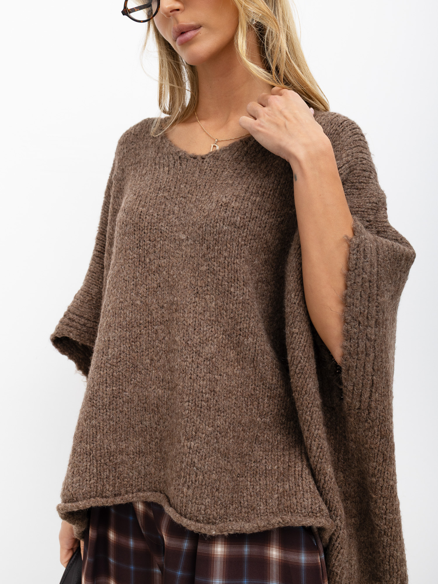 Ciemnobrązowy damski sweter oversize z dekoltem V