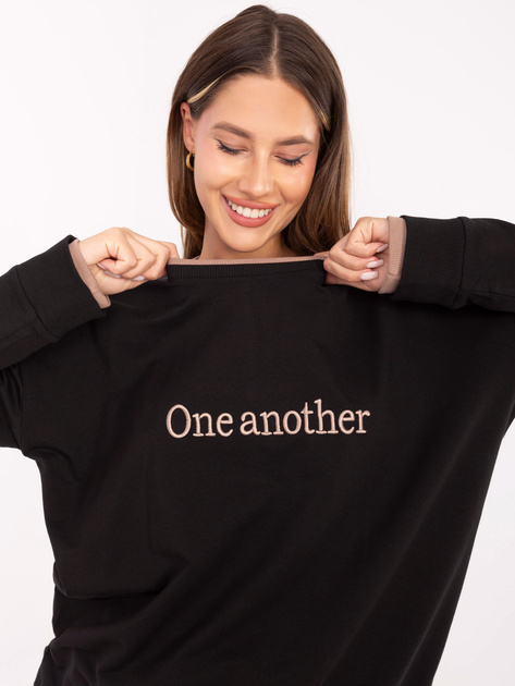 Czarny dresowy komplet ze spodniami