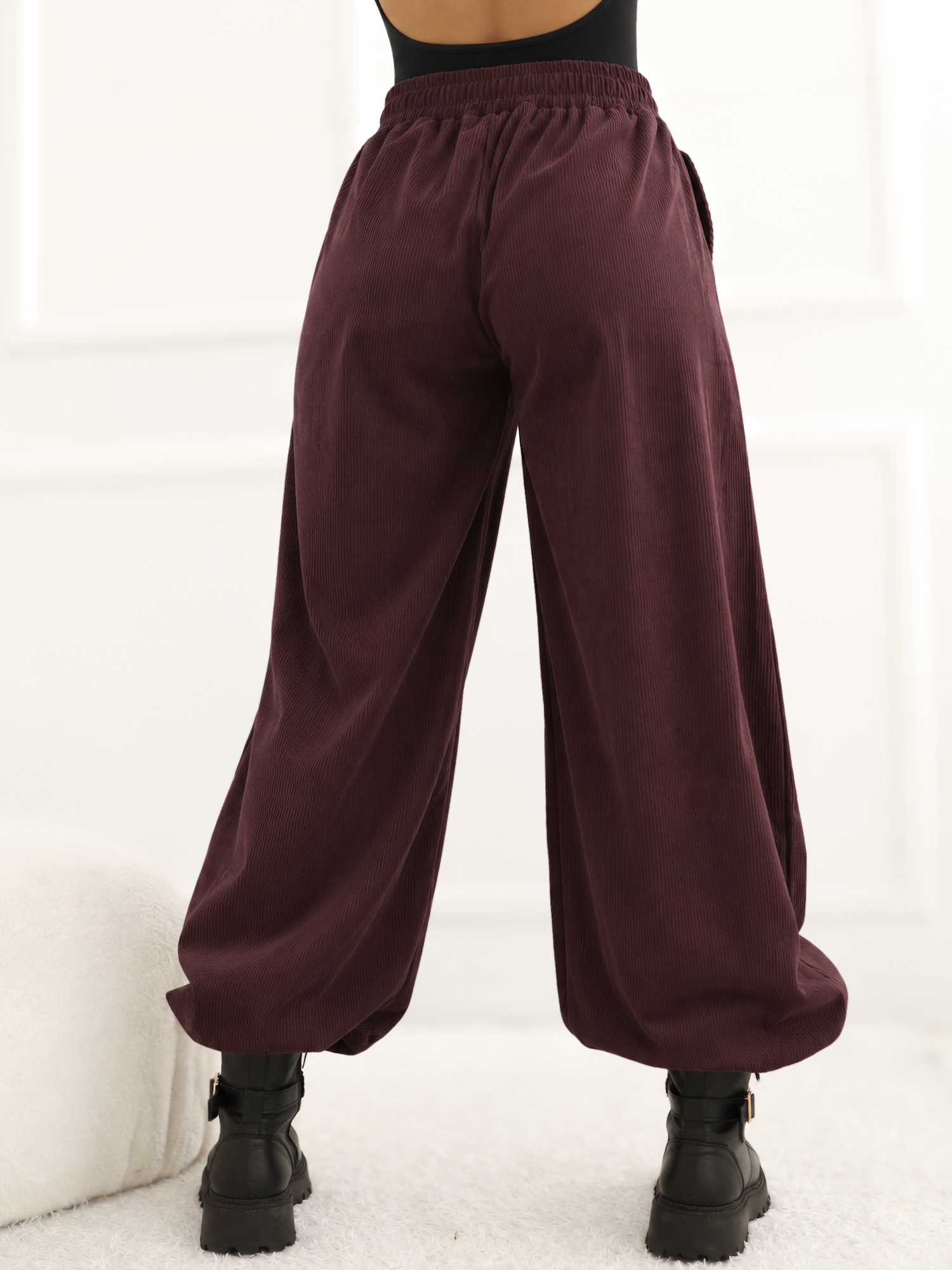 RUE PARIS Burgundy casual jogger pants made of corduroy.