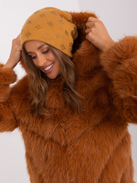 Hurt Musztardowa damska czapka z aplikacjami