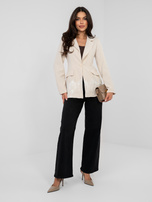 Jasnobeżowa damska marynarka zdobiona koronką