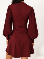 Bordeaux Mini-Kleid mit gefälteten Ärmeln.