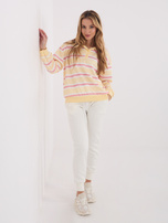 Helle gelbe Oversize-Sweatshirt mit Streifen.