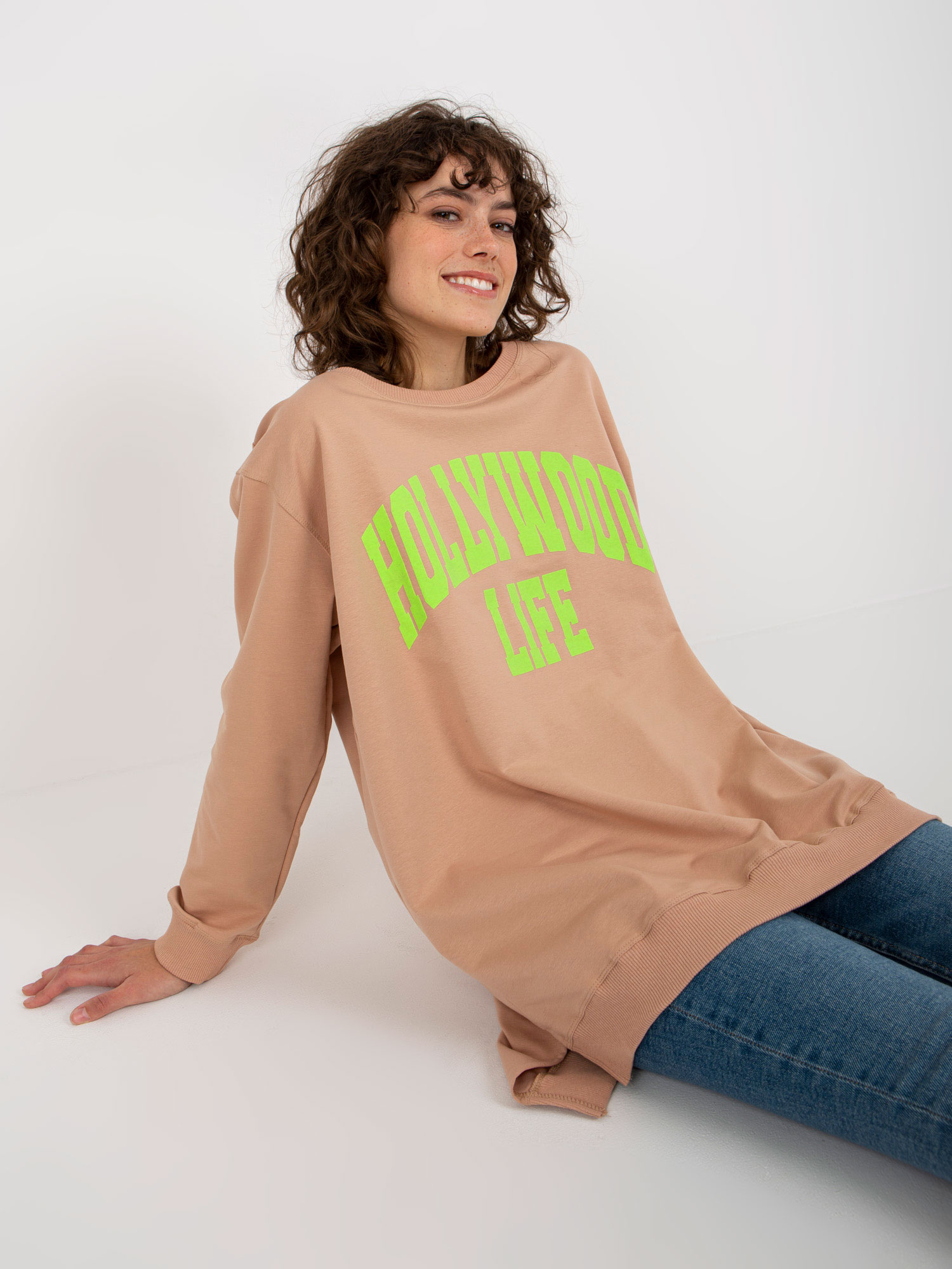 Beżowo-zielona długa bluza oversize z napisem